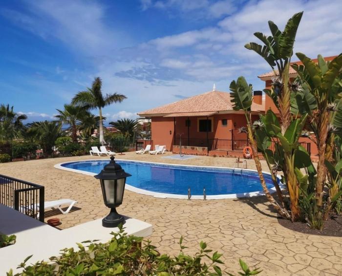 Lush Home Costa Adeje - Garden,BBQ & Swimming Pool