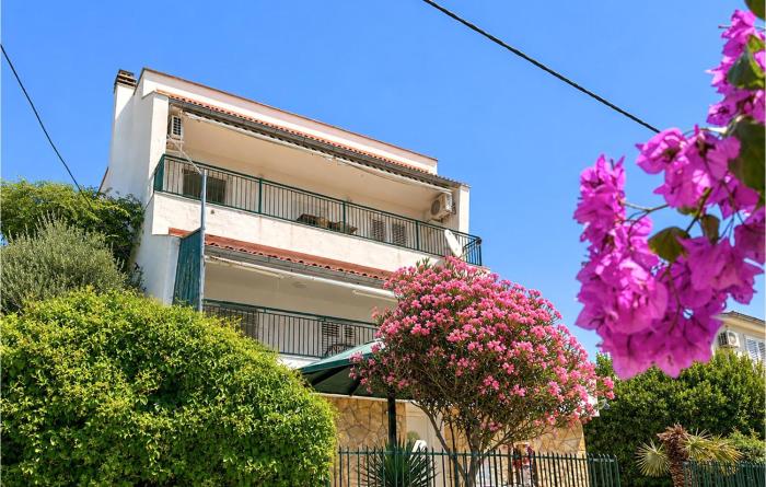Lovely Apartment In Maslenica With Wifi