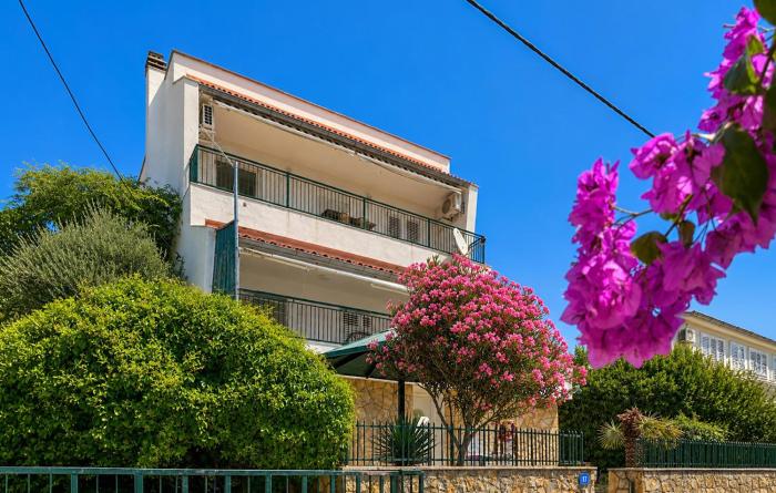 Nice Apartment In Maslenica With Wifi