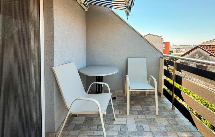 Gorgeous Apartment In Vodice With House Sea View