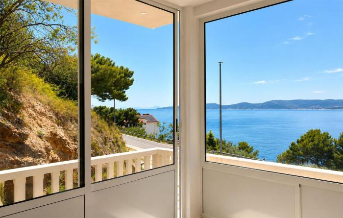 Awesome Apartment In Mimice With Wifi