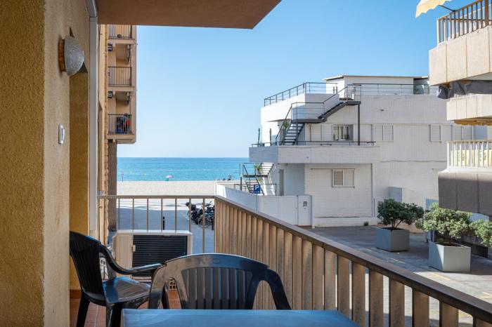AT174 Apartamento en segunda línea de la playa, wifi