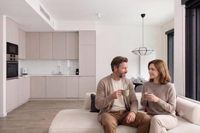 2-Bedroom Apartment with Gym in Towarowa Towers near Metro Rondo Daszyńskiego