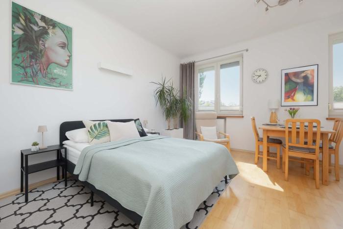 Green Studio Bielany Near the Metro by Noclegi Renters