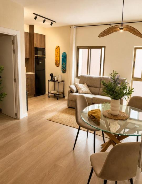 CORNELIAS HOME 5A betwween LAS VISTAS & LOS CRISTIANOS beach