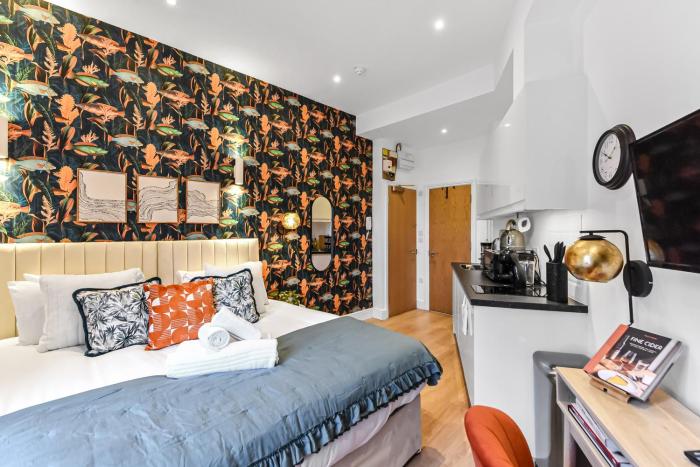 Cute & Compact - Petite Studio with Style!