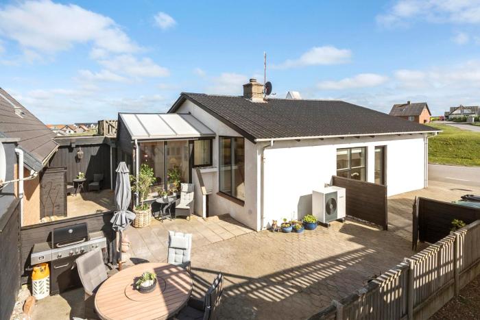 Nice Holiday Home Close To The North Sea - Sj1004