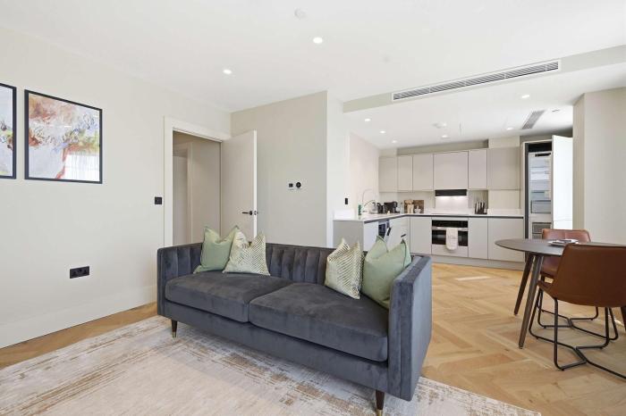 Cheyne Olivera l Luxury Chelsea Retreat with Thames View