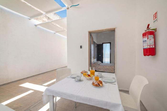 Casa Miggiano 6 BR Apartment in Town - Happy Rentals