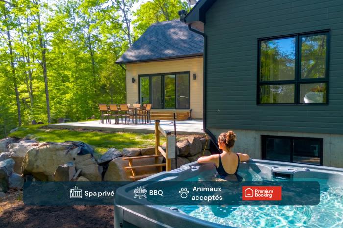 Chalet Boréale with Private Spa & Billiards, Golf & Carling Lake