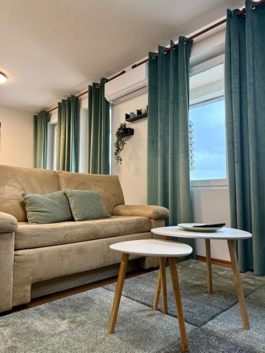 Elviss Studio Home2Host