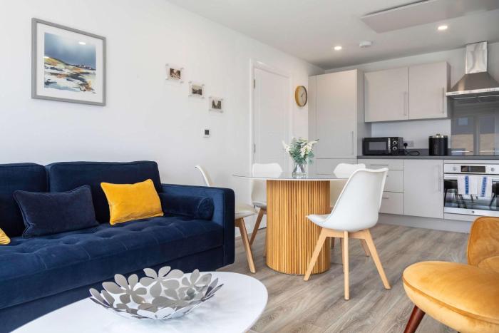 Stunning 2 Bed Ashford Apartment with Terrace
