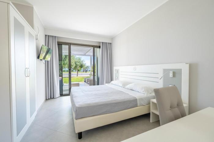 Hotel Baia Di Trainiti
