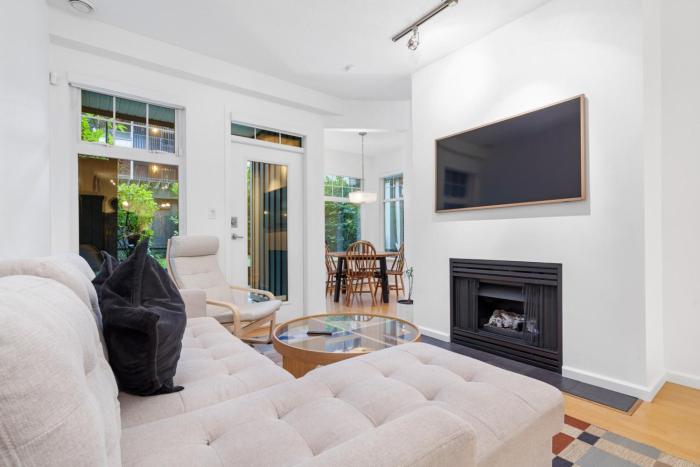 2BR World Cup Stay - Expansive Backyard and Parking