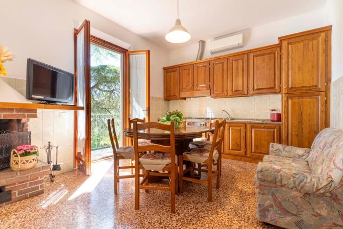 Tuscan house between Pisa and Florence, for 8 FreeParking