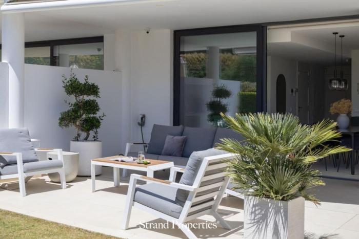 Modern Garden Villa Apartment with a Spacious Terrace