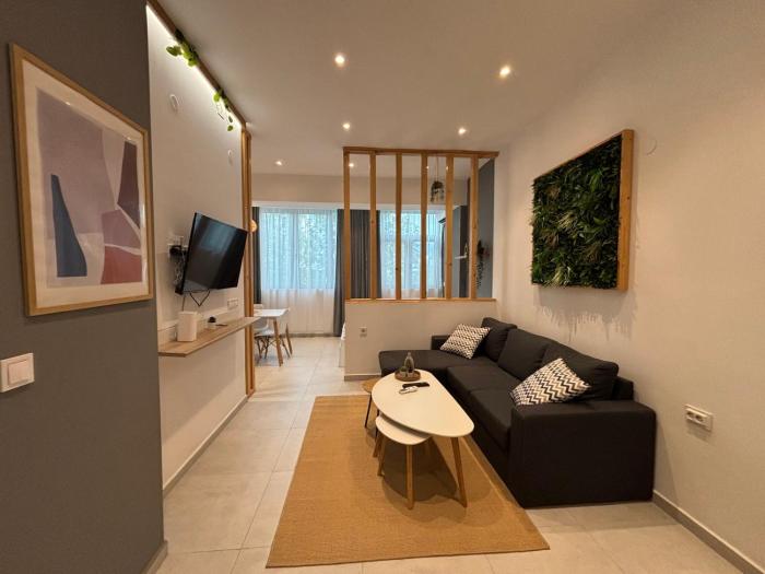 Cozy Stay Near the University