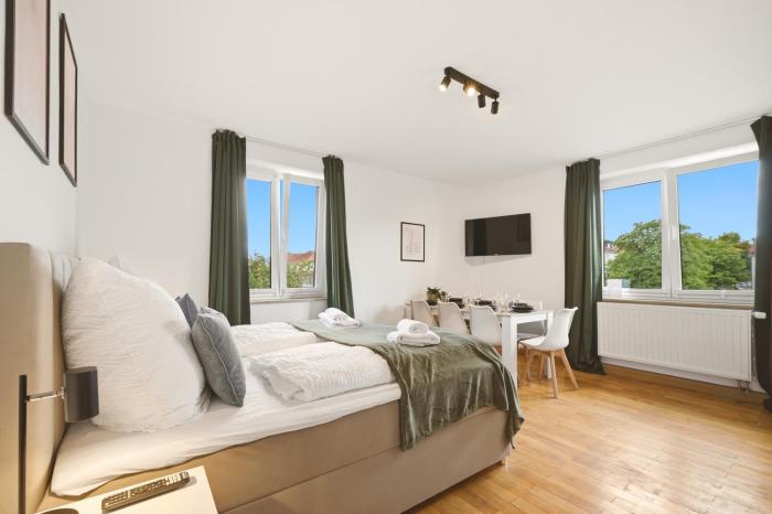 LudwigsCozyEscape - Großzügiges Design Familien-Apartment mit 3 Schlafzimmern am Residenzschloss, 7 Gäste, SmartTV in jedem Zimmer, Highspeed WLAN, Workspace, 24h Self Check-in, Parkplatz in 2 Min Gehweite