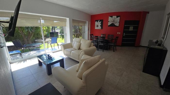 Apartment with Pool, Gym & AC Suite