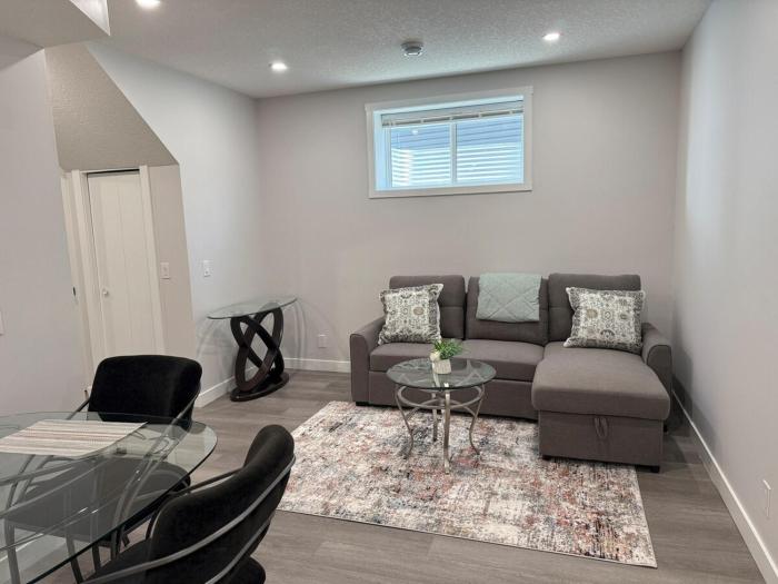Cozy Suite Near Airport