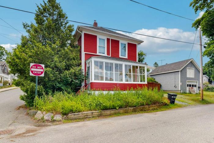 Dog-Friendly House with WiFi and Deck - Near the Water, Eateries, and Shopping