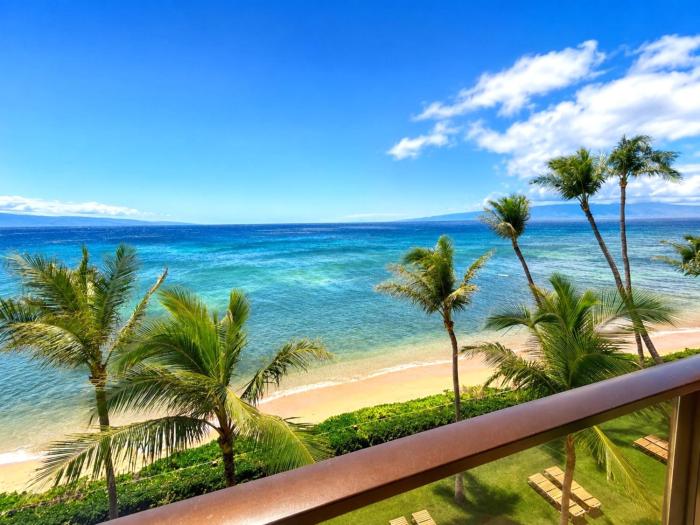 Mahana Oceanfront Studio Unit Sleeps 3 Car Included with 6 nights MAH 502 by KBM