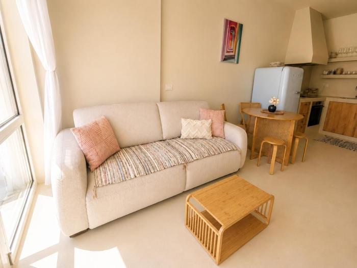 Sea Breeze Retreat Cozy Coastal Escape