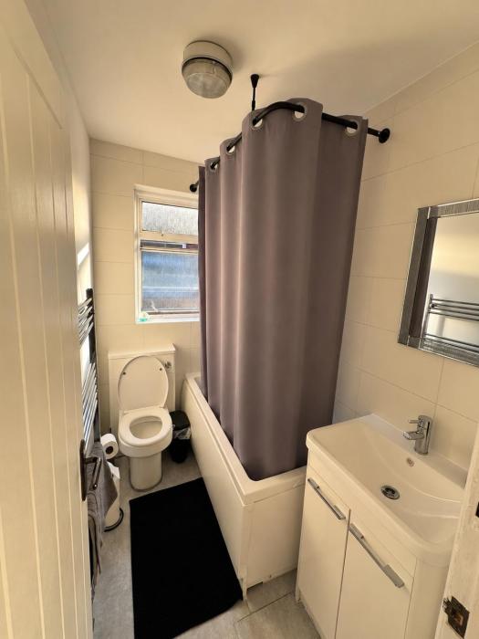 Stylish 3BR Maisonette Near London