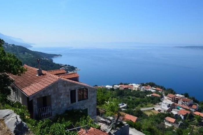 Apartments with parking space Brela, Makarska - 27684
