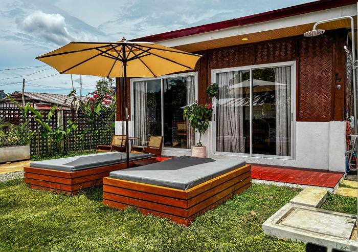 Mango & Olives Cozy Garden Home 5 Min to Lio Beach