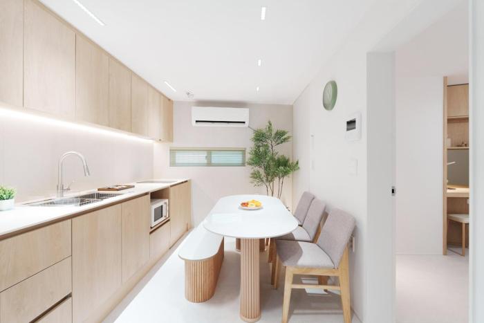 New Renovated, 홍대역6분, 방3침대4, 완벽한 청소!