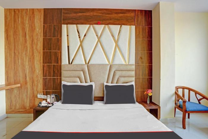 Capital O Mt Corporate Stays Near Iskcon Temple Noida