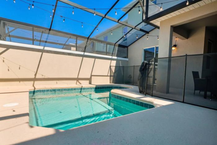 Storey Lake 4BR Townhome w Private Pool