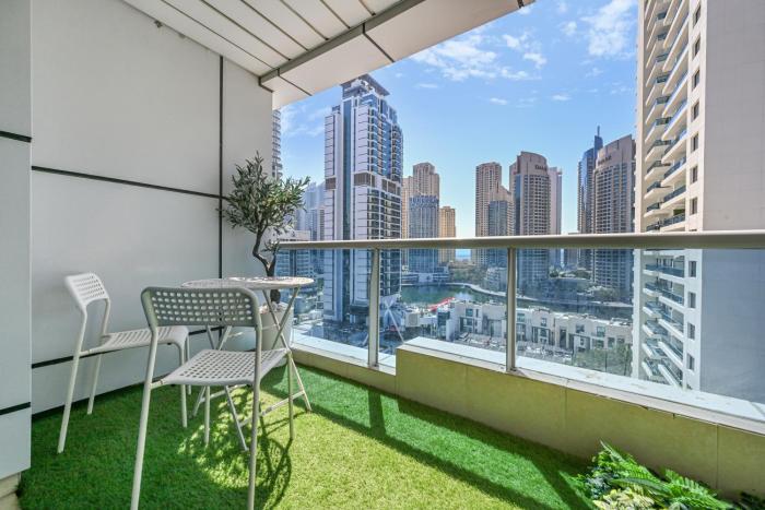 Elegant Apartment in Marina Diamond by beBalmy