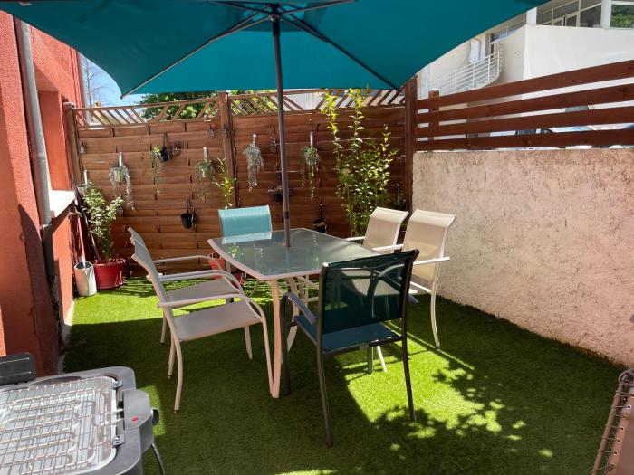 PYRENE HOLIDAYS - Appartement spacieux - chambres climatisées - cour privée