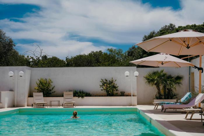Castellinaria Holiday Rooms with Pool & Apartment with Private Jacuzzi