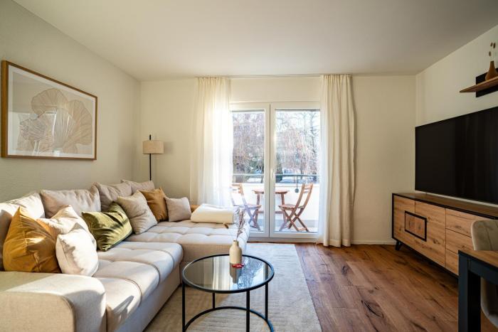 SwissVida Business Apartments Zurich Airport, Free Parking & Workspace