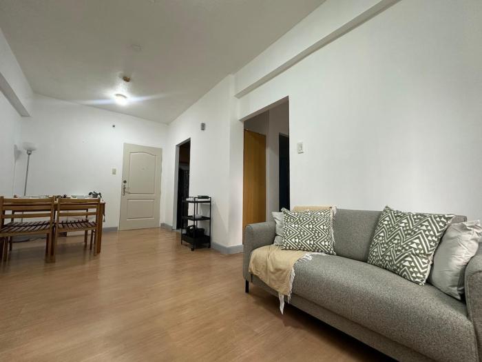 Cozy Urban Retreat in Burgos Circle, BGC