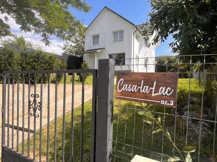 Family home, near thermeairport lake, Balotesti