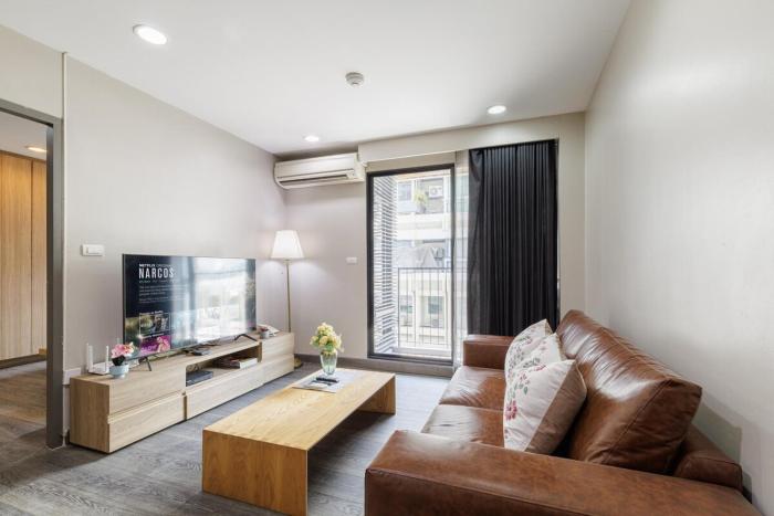 Asoke BTS GymPool Netflix 40sq 1living1Bed Bathtub