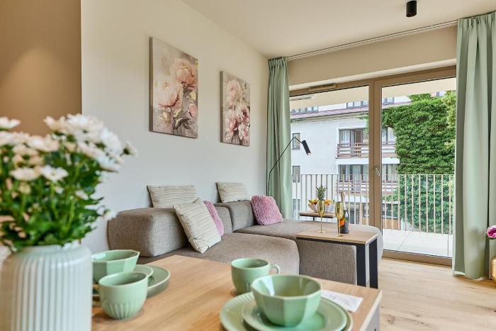 Golden Hour Apartments-Greeneri 22