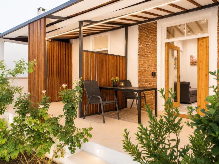 Elvira Boutique Suites - Elegant Studios near the Sea