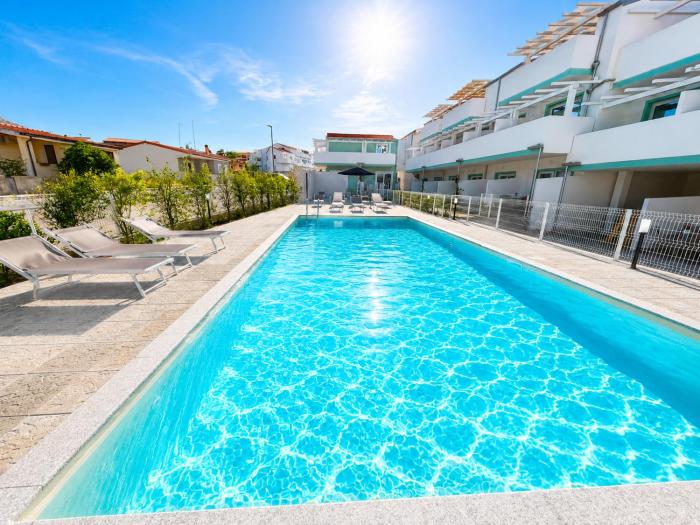 5 min to the Sea - Refined Apartment with Pool, Garden, Parking & WiFi