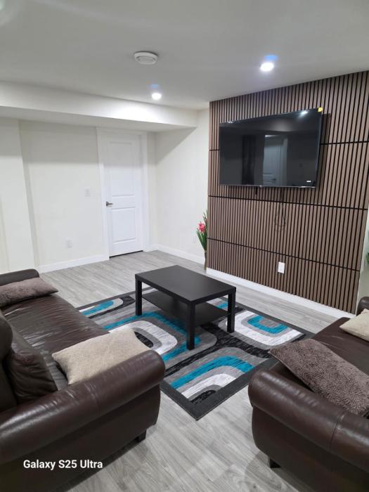 Cozy, newly built basement suite 12 km from YYC