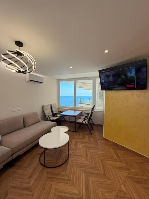Golden Sunset Apartment