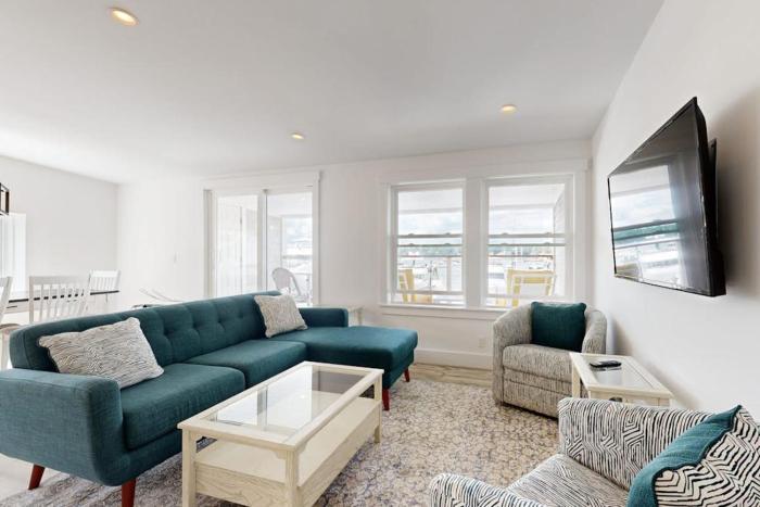 Elegant Oceanfront Condo with Stunning Harbor Views & Spectacular Sunsets