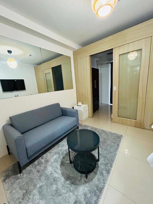 MOA 1BR Condo with Pool View &balcony Staycation2