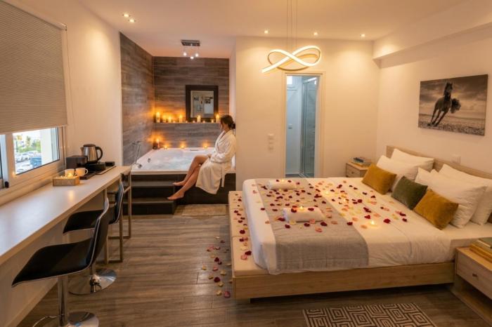 Grand Jacuzzi suite and 6 guests Family Apartment 180m metro near Acropolis