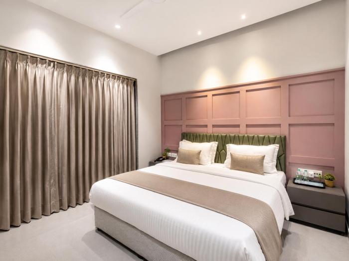 Braj Raj Regency - The Bay Suites