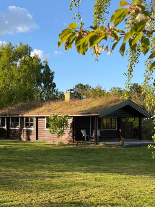 Charming Cabin in Tisvildeleje Beach and Forest